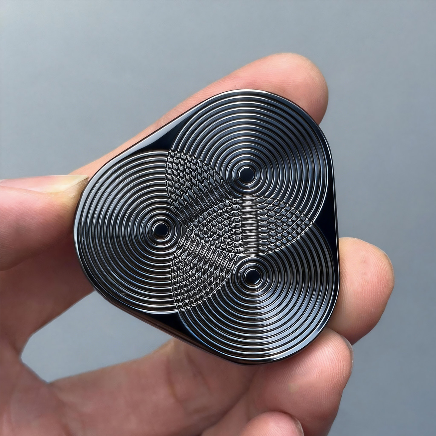 Cool Office Tech Gadgets - Dreieckiger Magnetischer Fidget-Slider Haptischer Klicker Push-Karte
